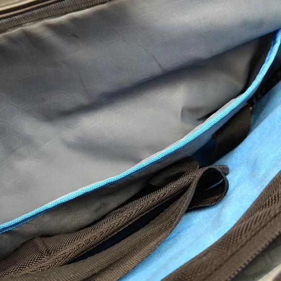 Dell Ecoloop Laptop Padded Multi Pocket Messenge Bag P/N:RH6W2 Mfg ID:9HATU - Picture 11 of 14